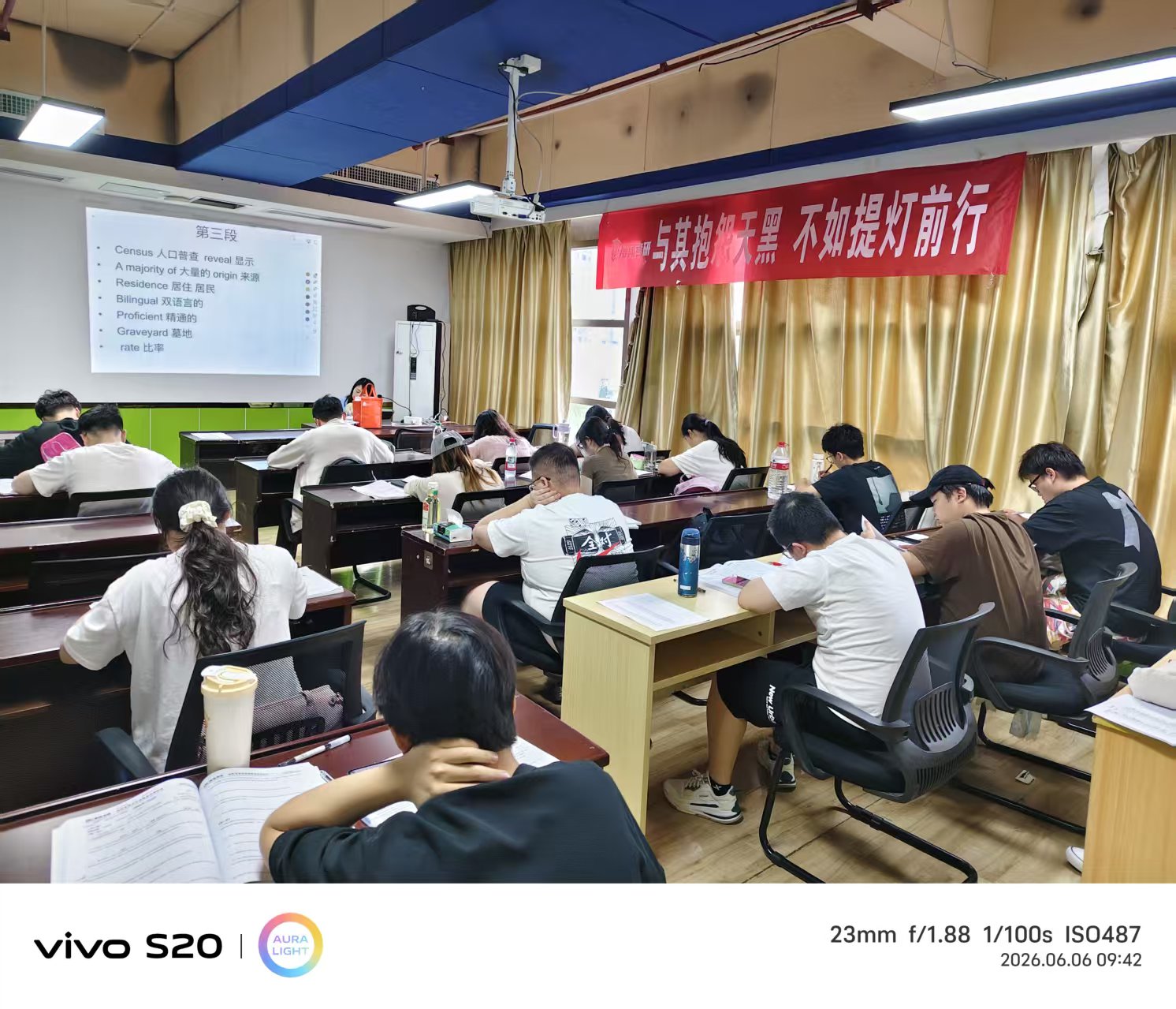 拒绝考研调剂，湘潭大学女生入学博闻考研二战集训营