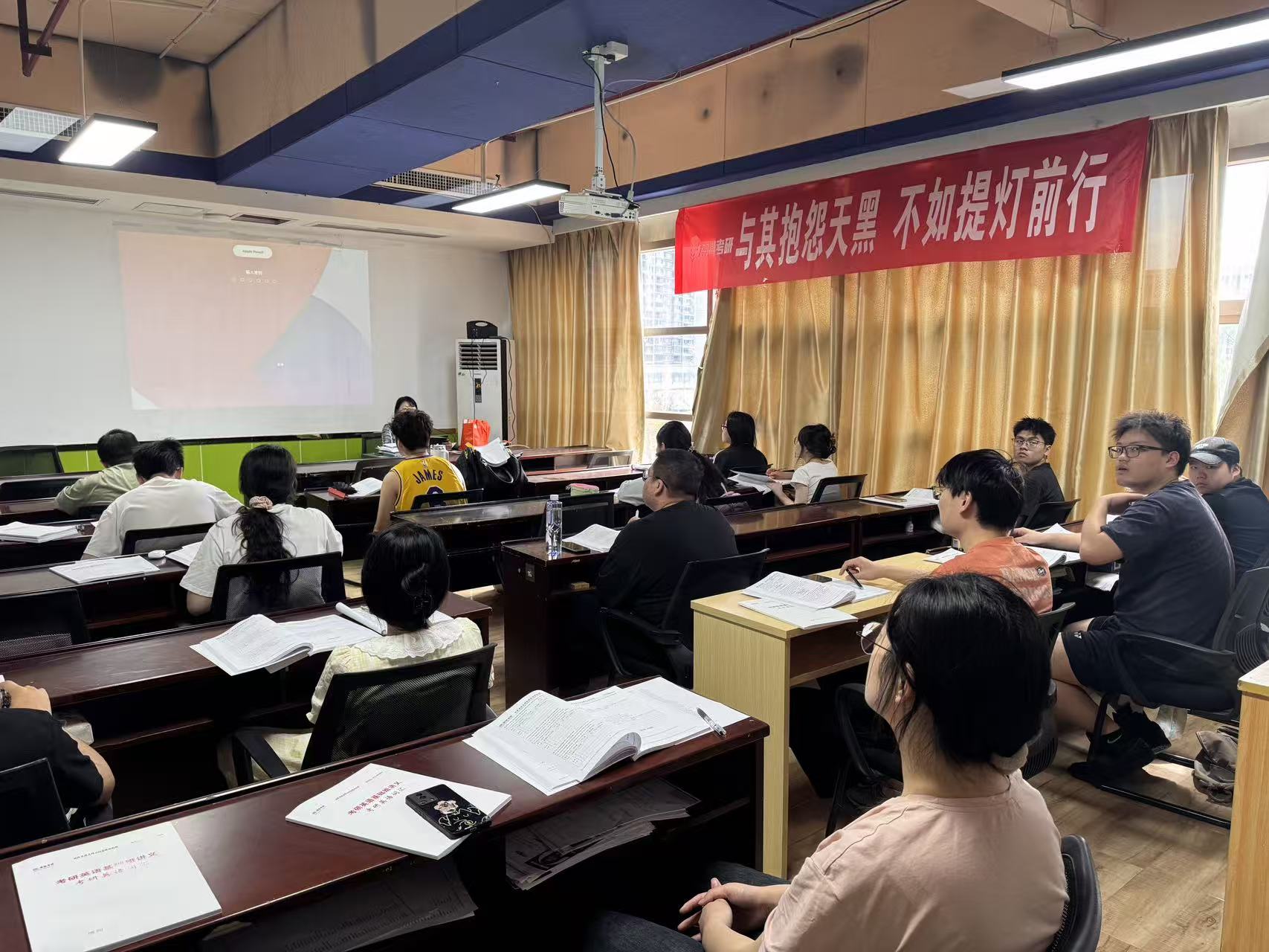岳阳临床医学女生实地甄选，入驻博闻考研全力备战27考研